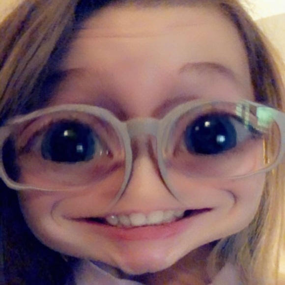 Meet your Posher, Christine - Picture 2 of 3